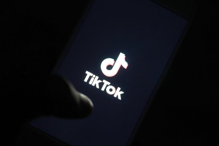 College student confesses on TikTok that she did not leave a tip and her video goes viral