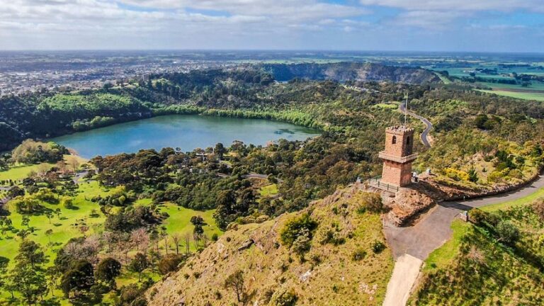 Ultrasonic wave technology to target cyanobacteria and algae in Mount Gambier’s Valley Lake