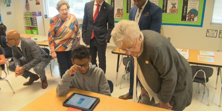 Gov. Ivey tours 1st elementary STEM innovation lab in River Region