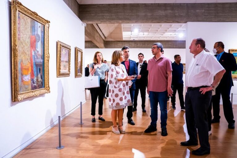 UAE’s Abdullah bin Zayed visits Tel Aviv Museum of Art, Peres Centre for Peace and Innovation