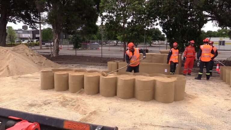 DefenCell technology to replace sandbags in parts of Riverland ahead of forecast flooding