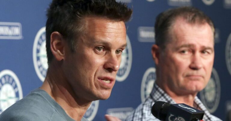 Mariners try to bolster bullpen in Rule 5 draft, take Chris Clarke from Cubs